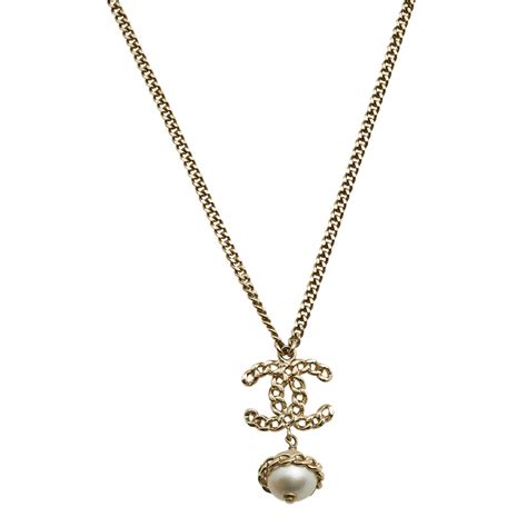 chanel gold tone chain necklace 2017|Chanel 2017 Light Goldtone Chain/Pearl Necklace W/ .